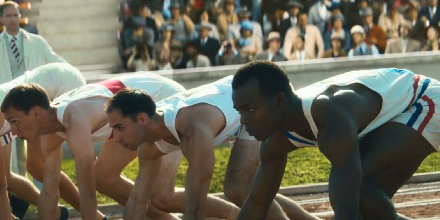 Stephan James as Jesse Owens getting ready to run the race with other players in Race