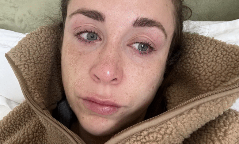 Woman in Tears After Waiter Gives ‘Small Act of Kindness’ She Won’t Forget Woman in Tears After Waiter Gives ‘Small Act of Kindness’ She Won’t Forget