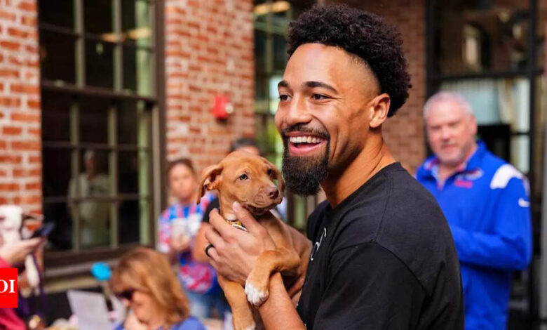 Bills’ WR Khalil Shakir’s heroic rescue of 19 dogs wins Charissa Thompson’s heartfelt applause and inspires fans everywhere | NFL News Bills’ WR Khalil Shakir’s heroic rescue of 19 dogs wins Charissa Thompson’s heartfelt applause and inspires fans everywhere | NFL News